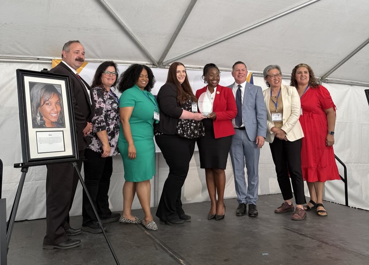 Assemblymember Rhodesia Ransom receiving her award alongside leaders from the CA Family Justice Network and local San Joaquin County Family Justice Center leadership and San Joaquin County District Attorney Ron Freitas.