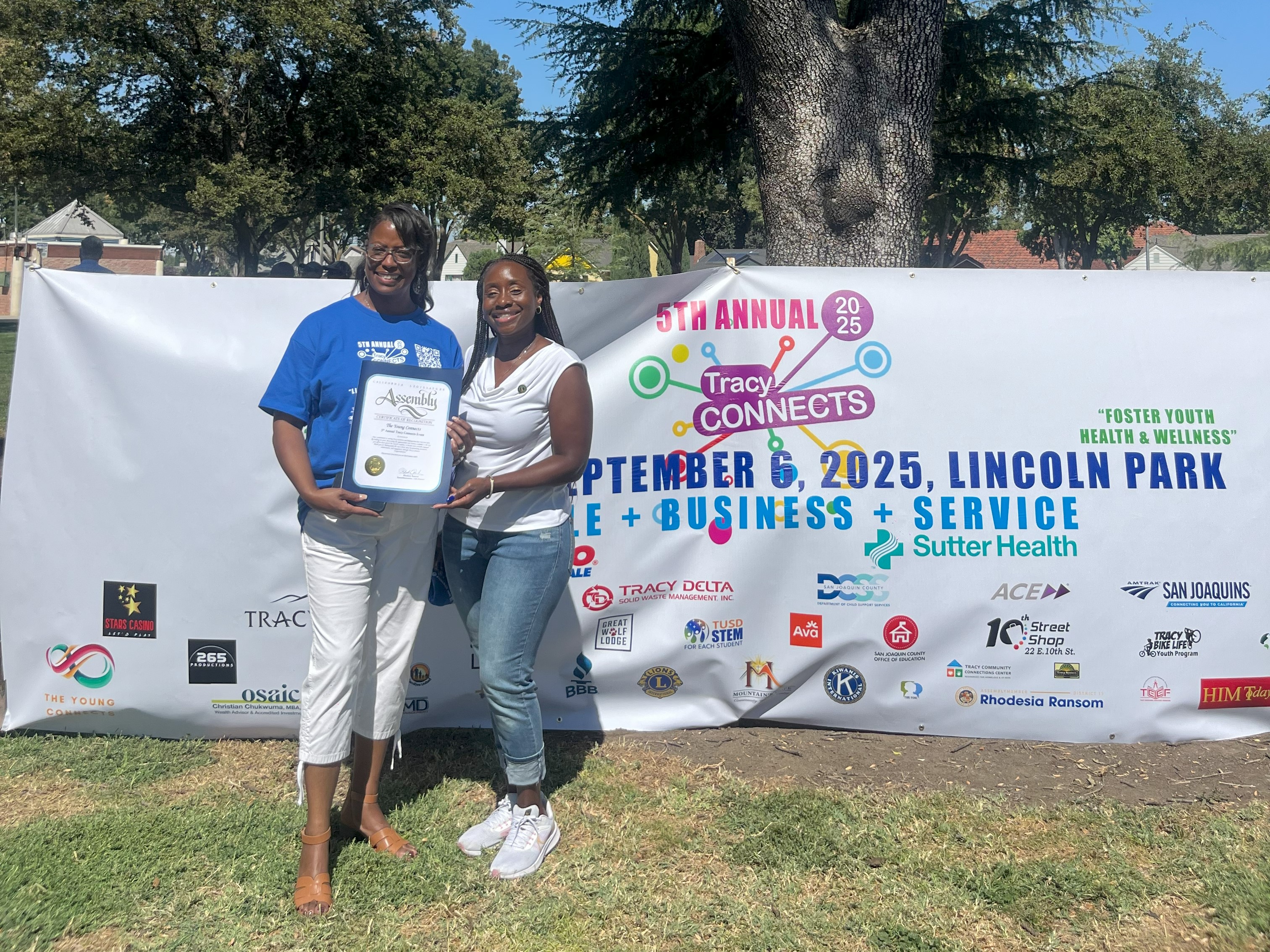 [Photo 4] Assemblymember Rhodesia Ransom with Tracy Connects founder, Nancy Young, presenting a certificate from the CA State Assembly. 