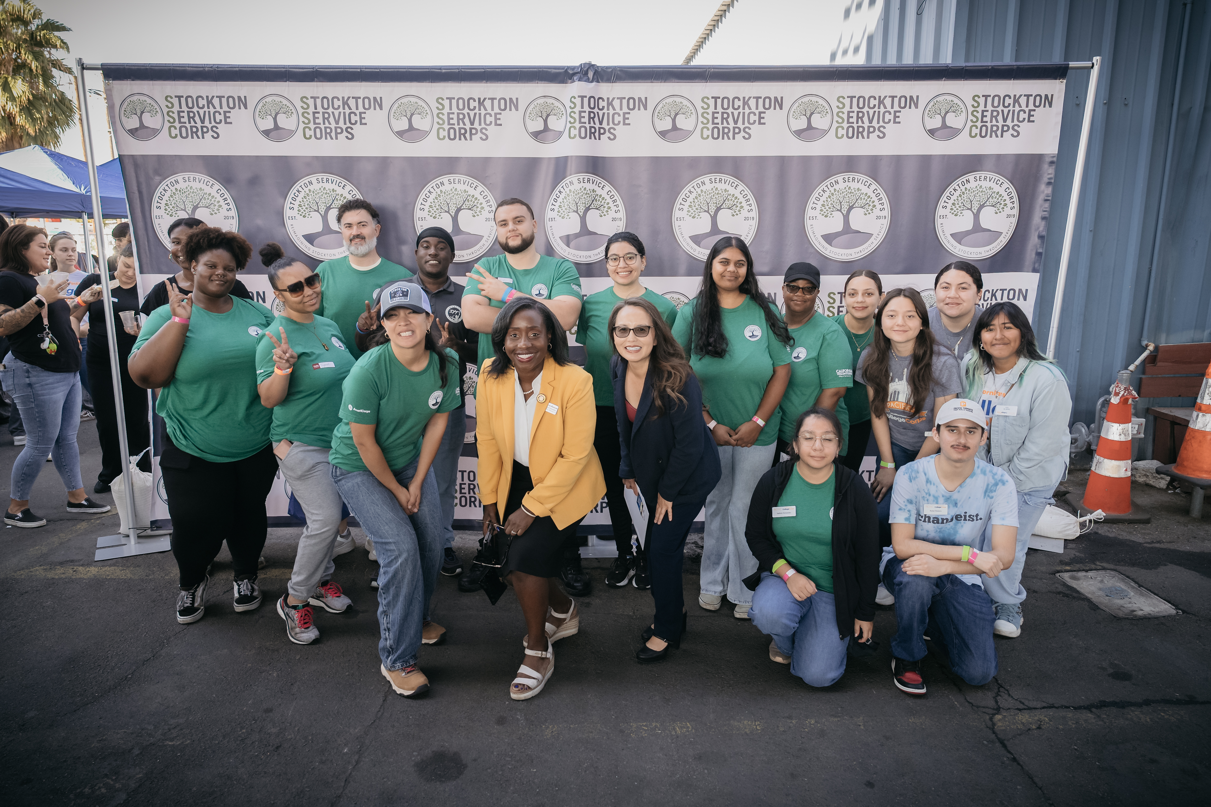  [Photo 6] Assemblymember Rhodesia Ransom with Stockton Service Fellows during the Stockton Service Corp Opening Day.